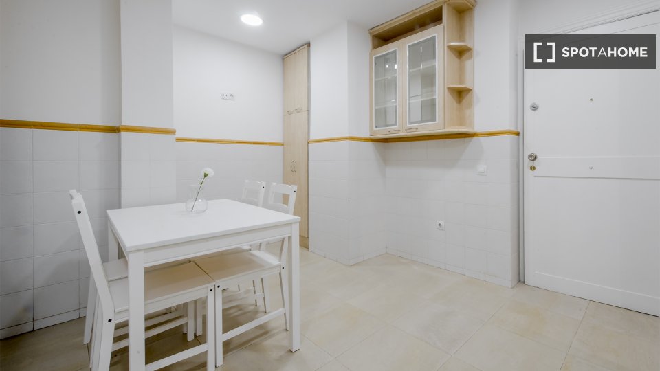 Double room Madrid, 8 beds, 200m² — photo 6