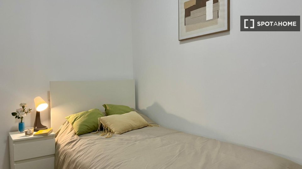 Double room Valencia, 3 beds, 17m² — photo 12