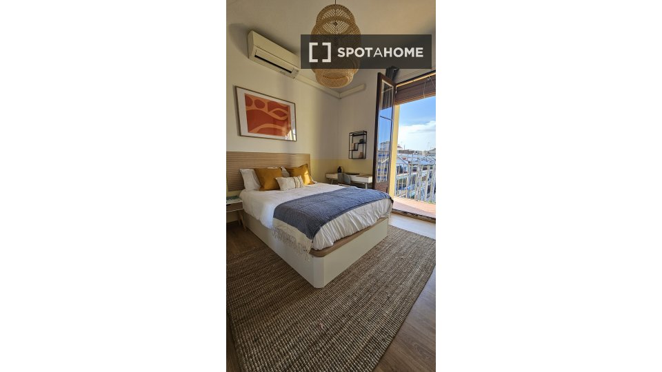 Double room Barcelona, 3 beds, 110m² — photo 12