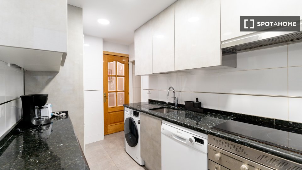Double room Madrid, 5 beds — photo 18