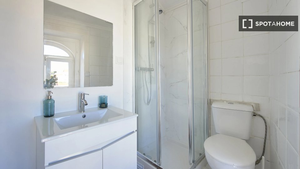 Double room Lisbon, 13 beds — photo 14