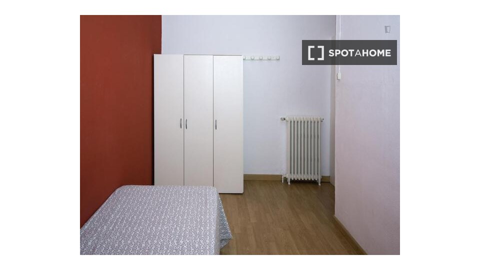 Double room Madrid, 6 beds — photo 4