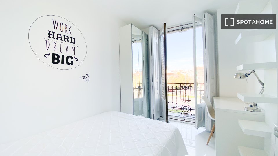 Double room Madrid, 3 beds, 60m² — photo 6