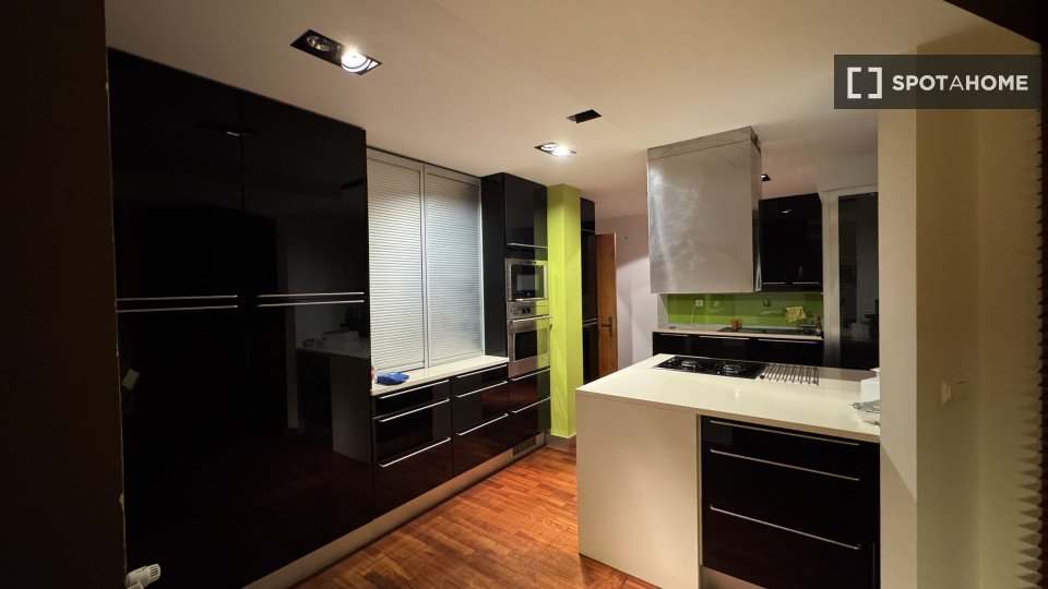 Apartment Porto, 4 beds, 200m² — photo 17