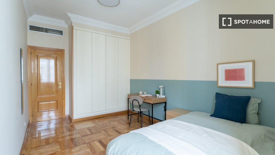 Double room Madrid, 5 beds — photo 13