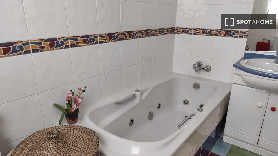 Double room Granada, 3 beds — photo 11
