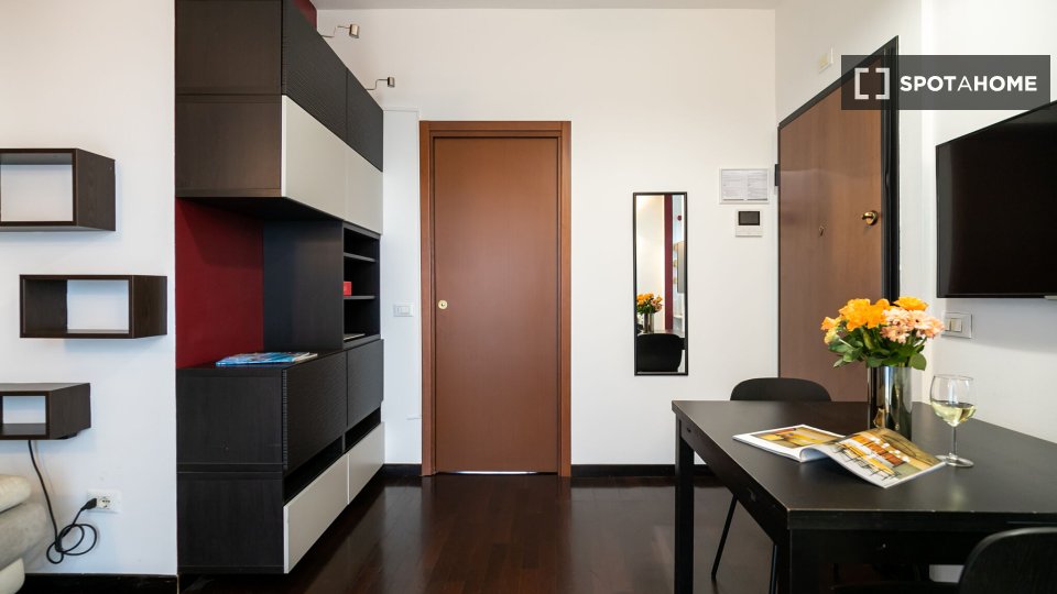 Apartment Milan, 1 bed, 37m² — photo 2