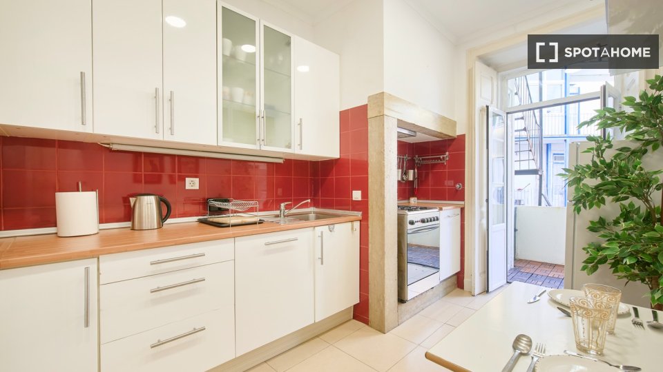 Double room Lisbon, 6 beds — photo 19