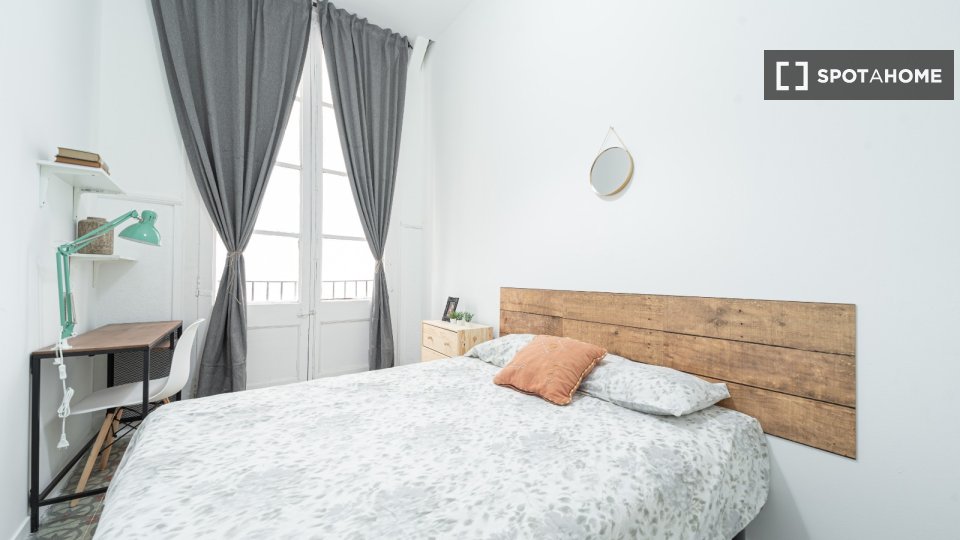 Double room Barcelona, 14 beds, 400m² — photo 2