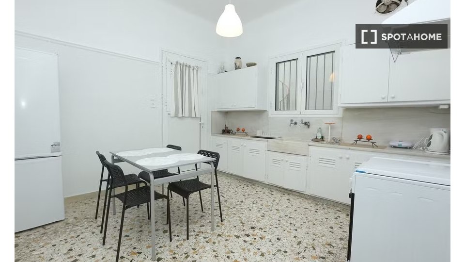 Double room Athens, 8 beds — photo 13