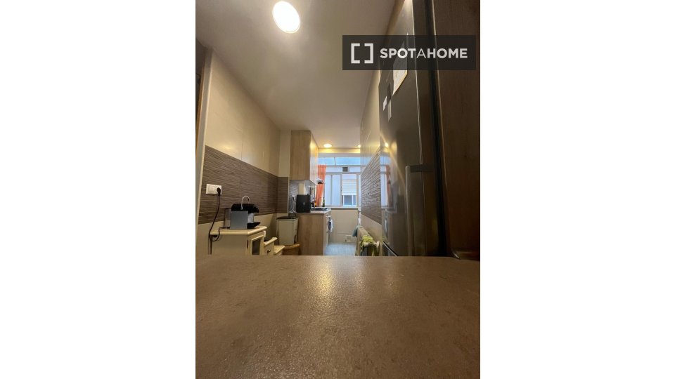 Double room Madrid, 3 beds, 75m² — photo 5