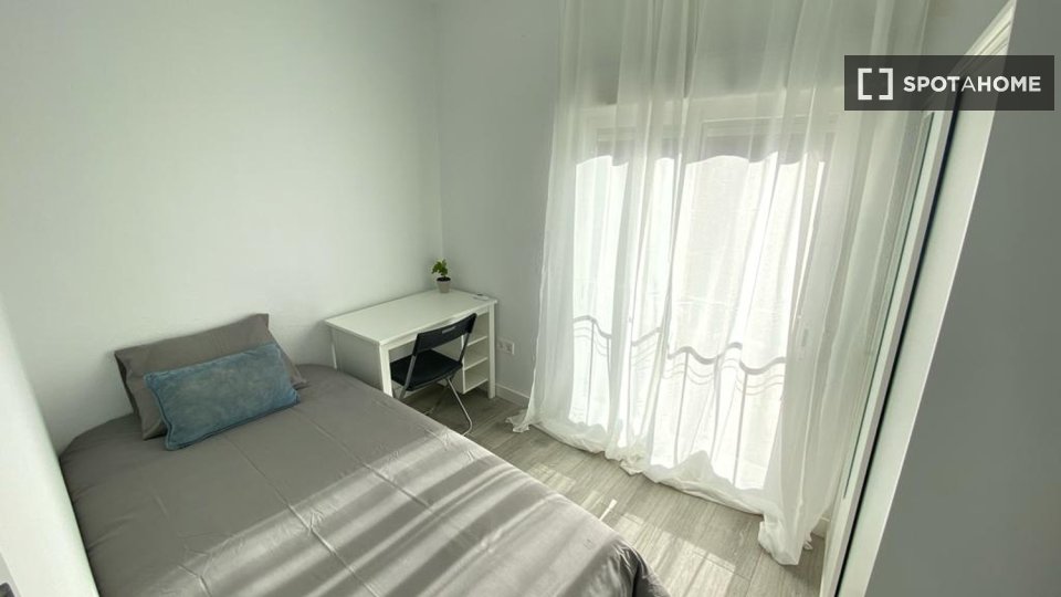 Double room Madrid, 4 beds — photo 17