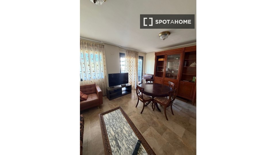 Double room Valencia, 3 beds, 120m² — photo 8