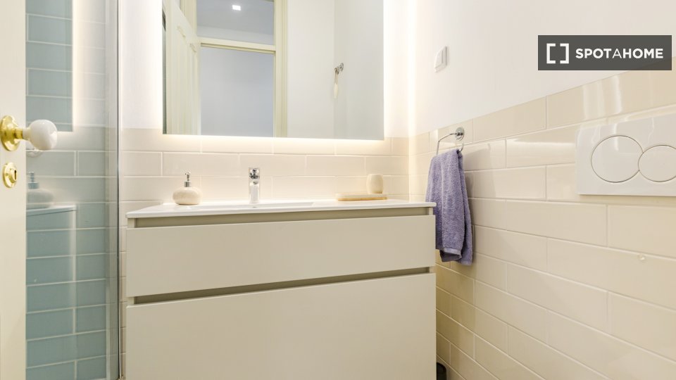 Apartment Lisbon, 2 beds, 105m² — photo 1