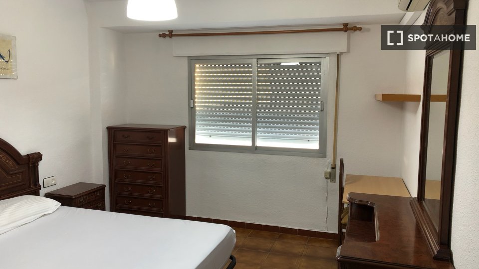 Apartment Granada, 3 beds, 75m² — photo 11
