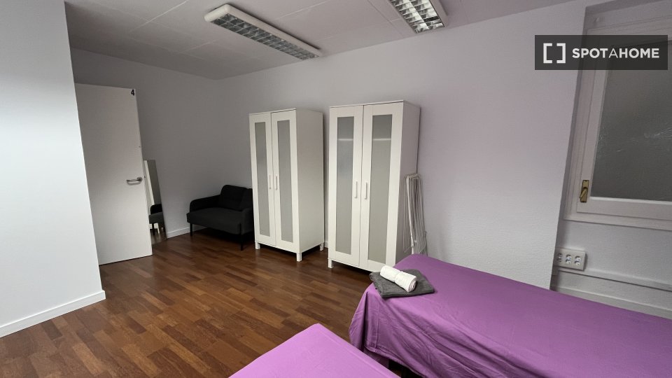Double room Barcelona, 13 beds, 290m² — photo 3