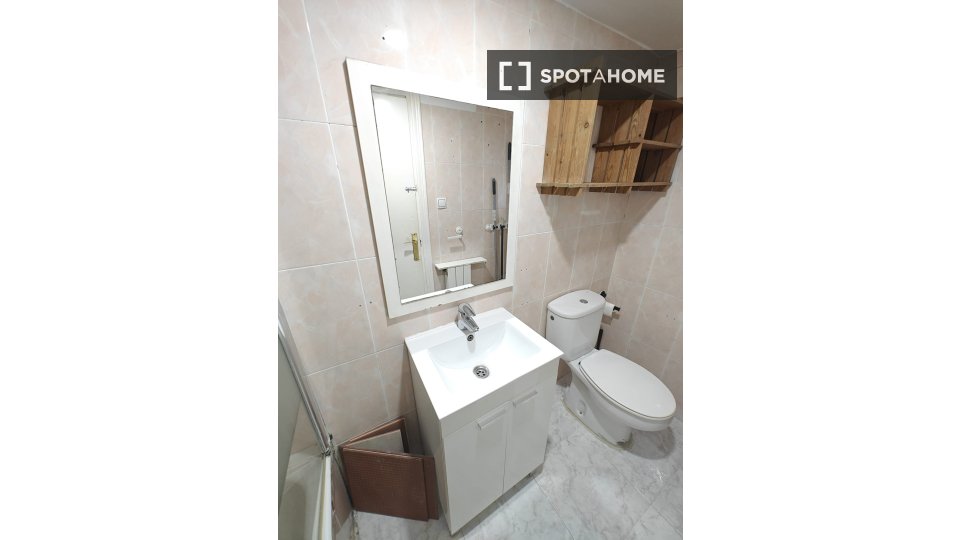 Apartment Bilbao, 3 beds, 65m² — photo 5