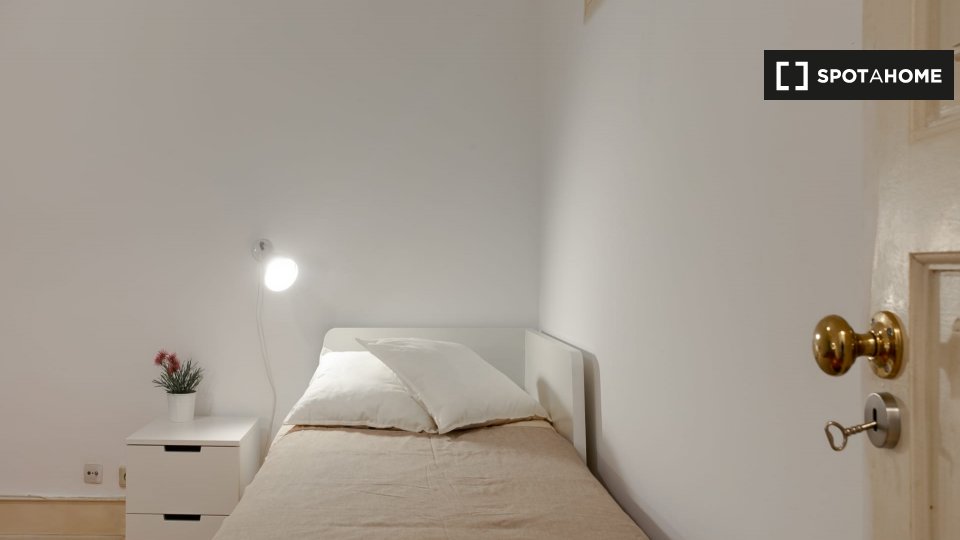 Double room Lisbon, 4 beds, 110m² — photo 2