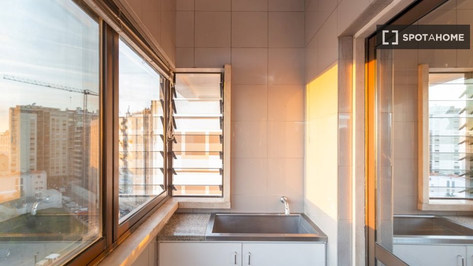 Double room Lisbon, 8 beds — photo 9