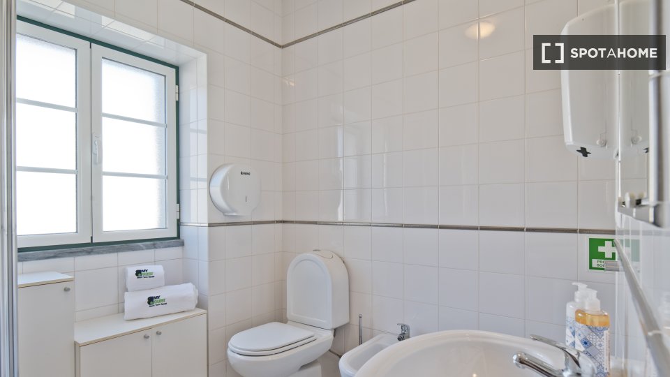 Apartment Lisbon, 2 beds, 50m² — photo 19
