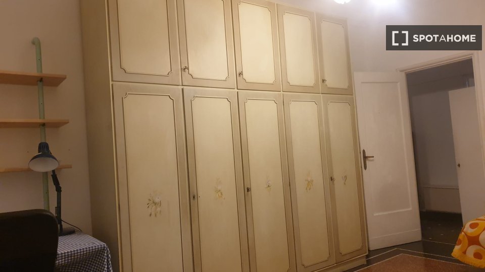 Double room Genoa, 3 beds, 120m² — photo 9