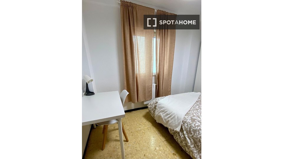 Double room Zaragoza, 4 beds, 92m² — photo 2