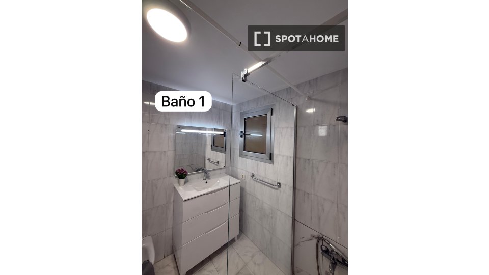 Double room Santa_Cruz_De_Tenerife, 4 beds, 130m² — photo 15