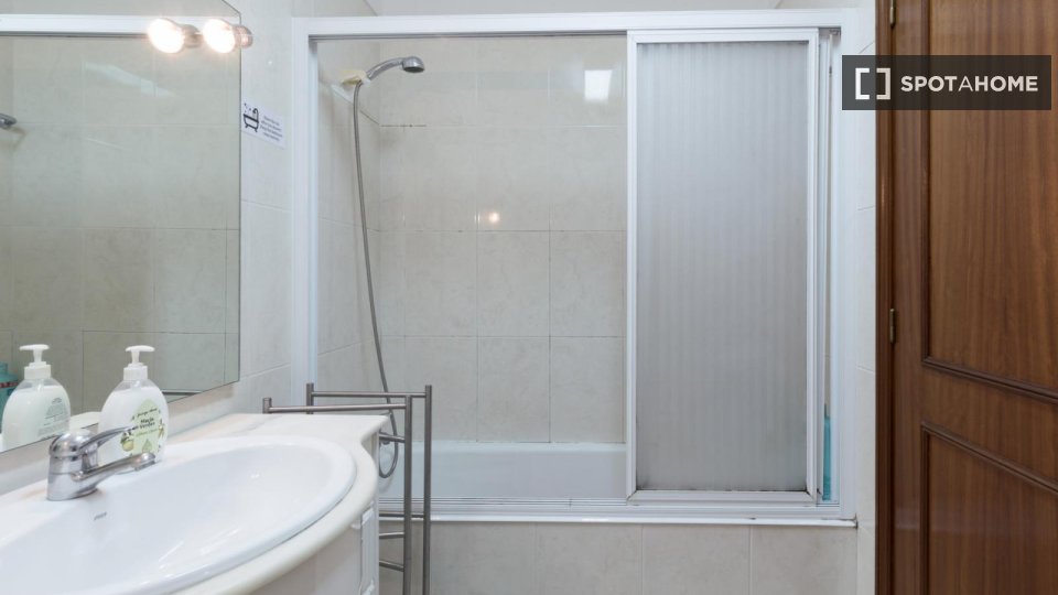 Double room Porto, 5 beds, 115m² — photo 14