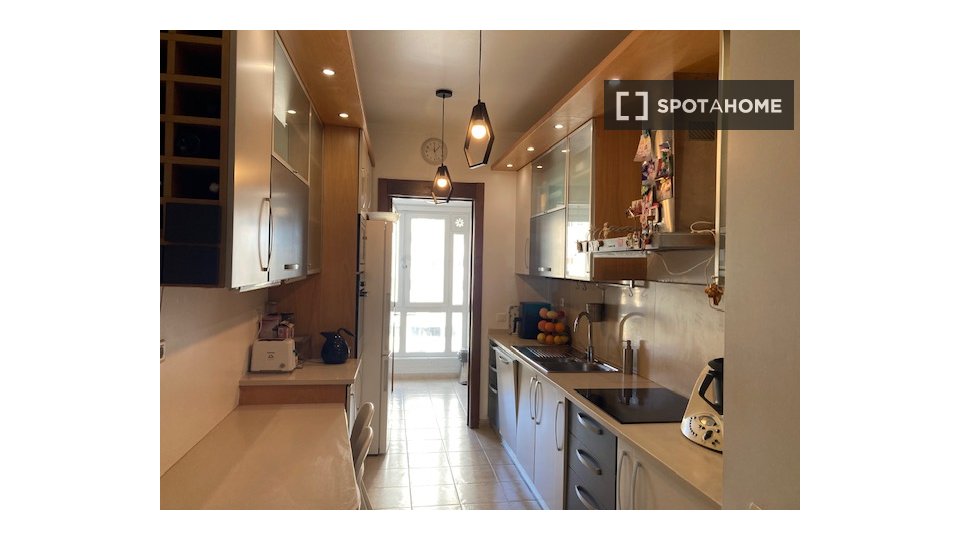 Double room Lisbon, 1 bed, 20m² — photo 9