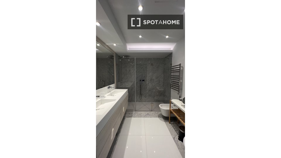 Apartment Lisbon, 2 beds, 108m² — photo 15