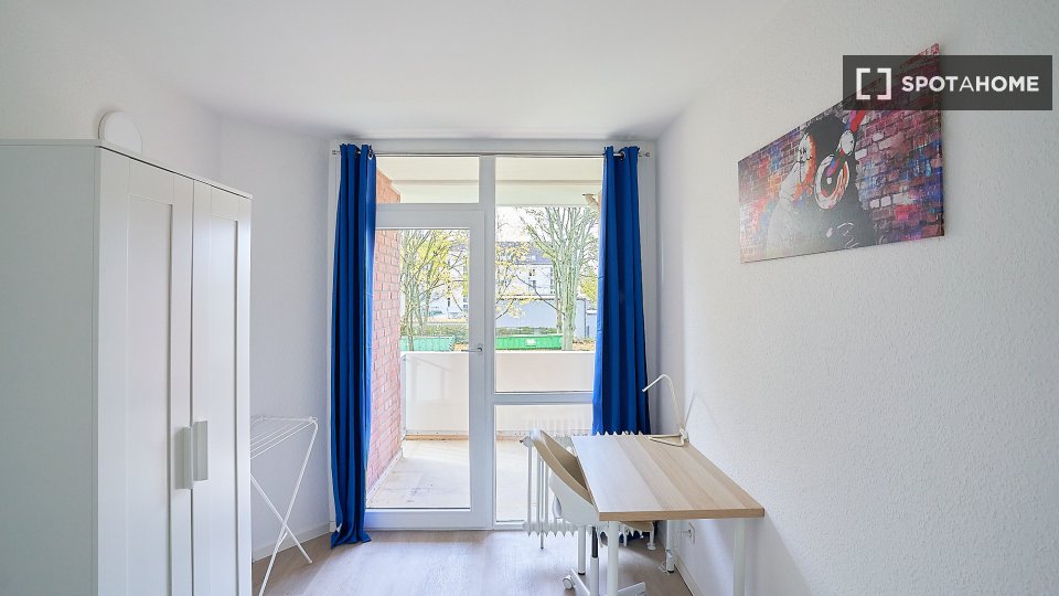 Double room Dusseldorf, 3 beds, 61m² — photo 2