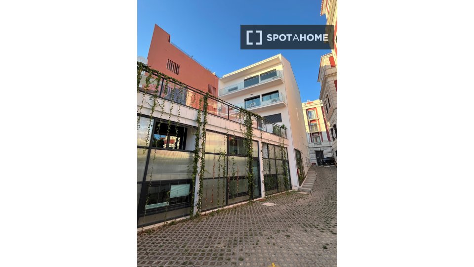Apartment Lisbon, 2 beds, 61m² — photo 16