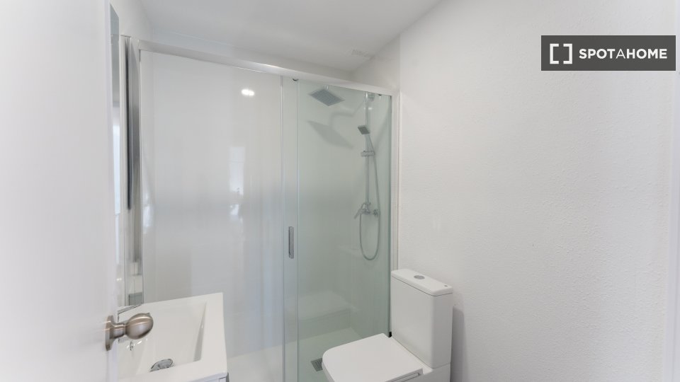 Double room Madrid, 6 beds — photo 17