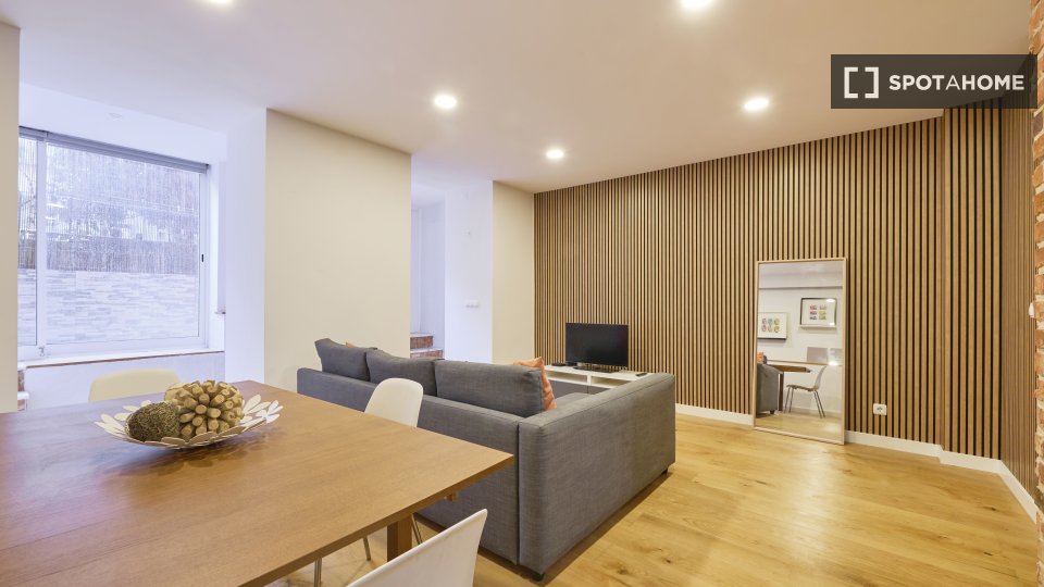 Apartment Lisbon, 2 beds, 65m² — photo 13