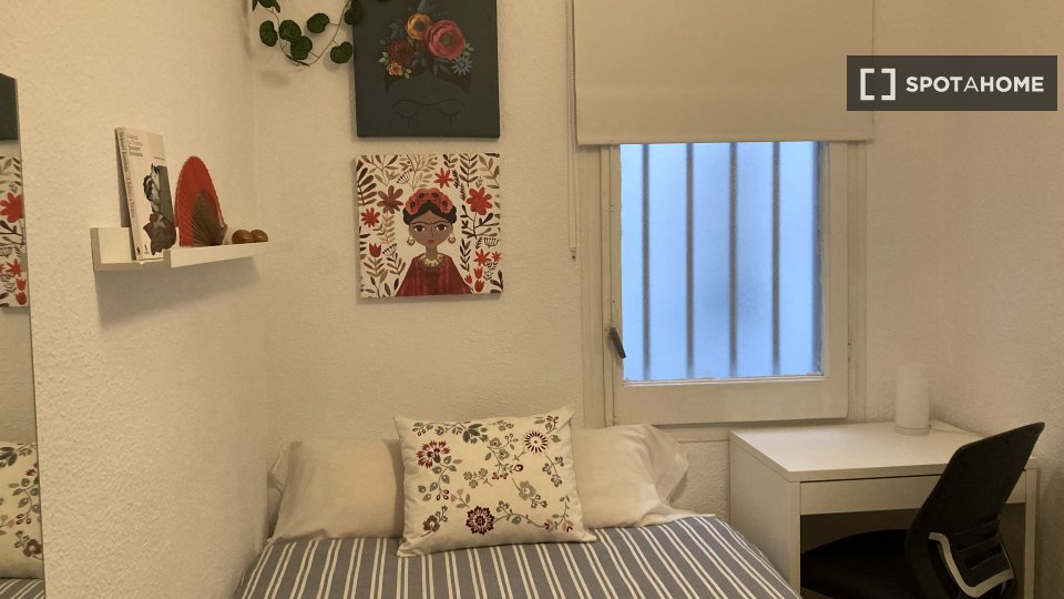 Double room Barcelona, 3 beds, 90m² — photo 18