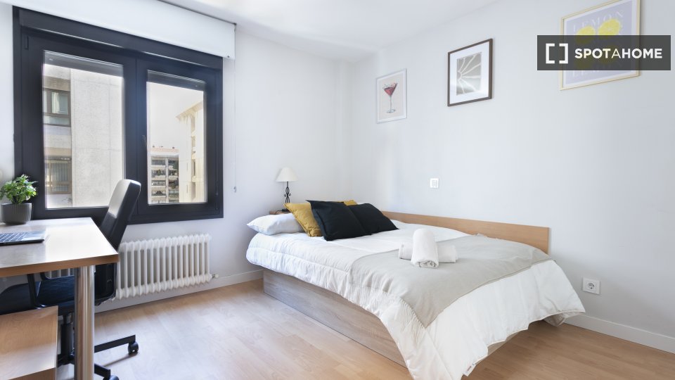 Double room Madrid, 6 beds, 150m² — photo 3