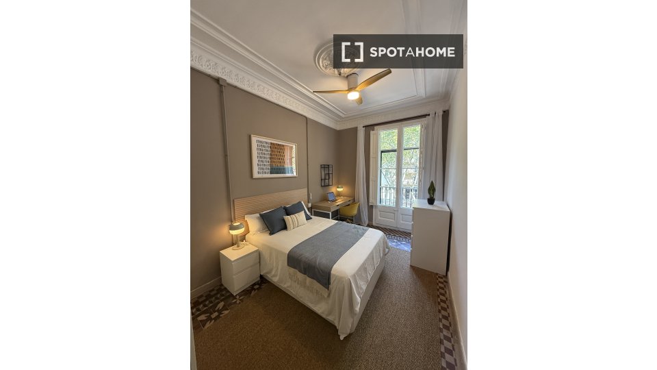 Double room Barcelona, 7 beds, 180m² — photo 1