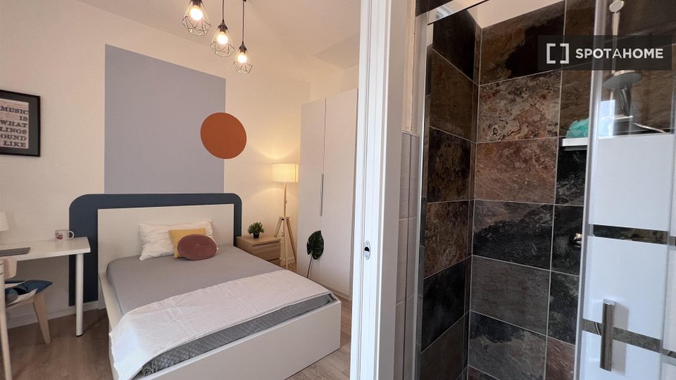 Double room Bologna, 3 beds — photo 11