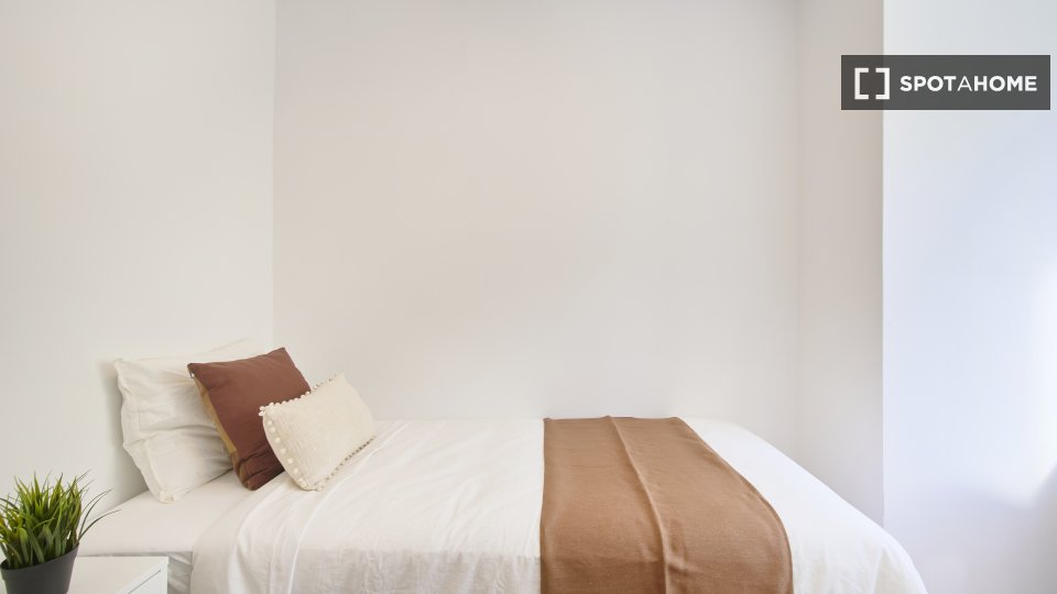 Double room Lisbon, 9 beds — photo 17