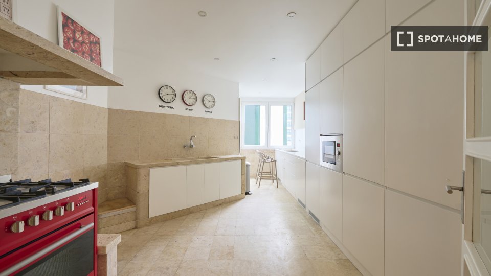 Double room Lisbon, 6 beds — photo 16