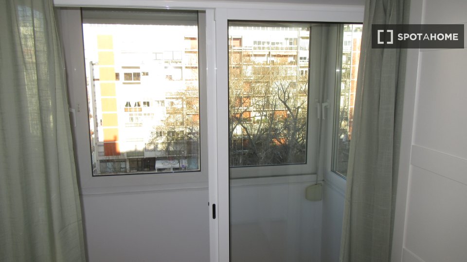 Double room Lisbon, 3 beds, 100m² — photo 5