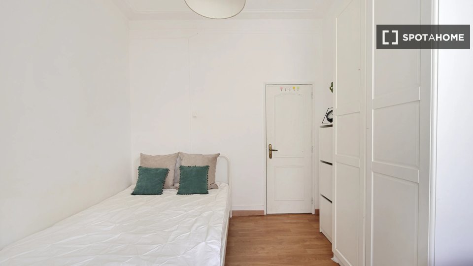 Double room Lisbon, 4 beds — photo 2