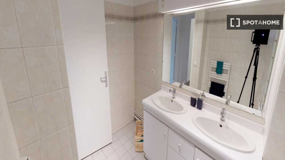 Double room Paris, 5 beds, 120m² — photo 12
