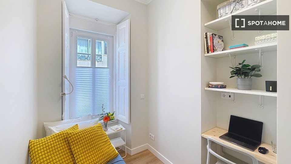 Apartment Lisbon, 2 beds, 82m² — photo 15