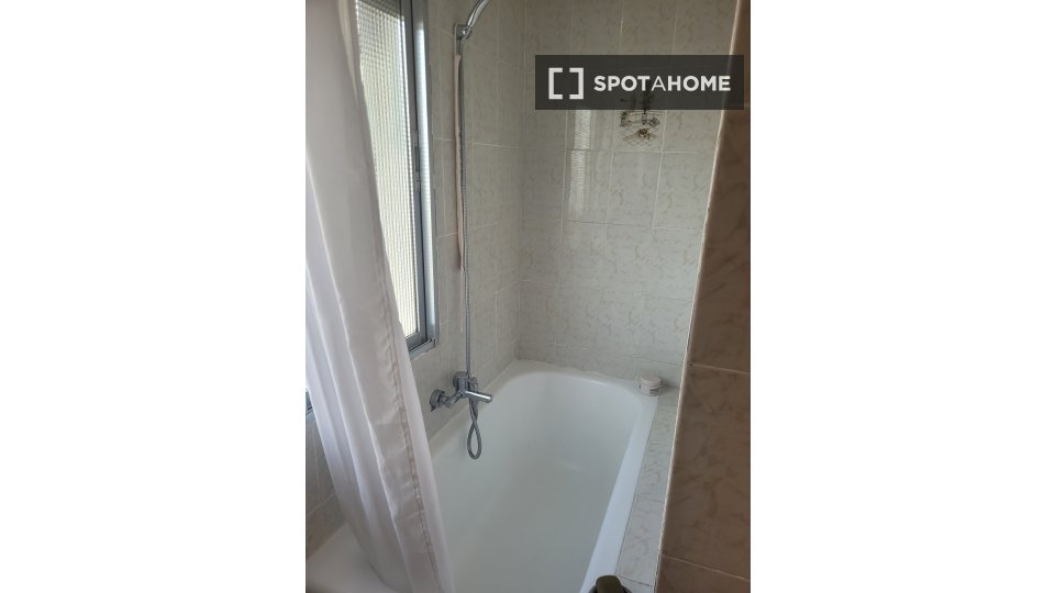 Double room Madrid, 6 beds, 150m² — photo 16