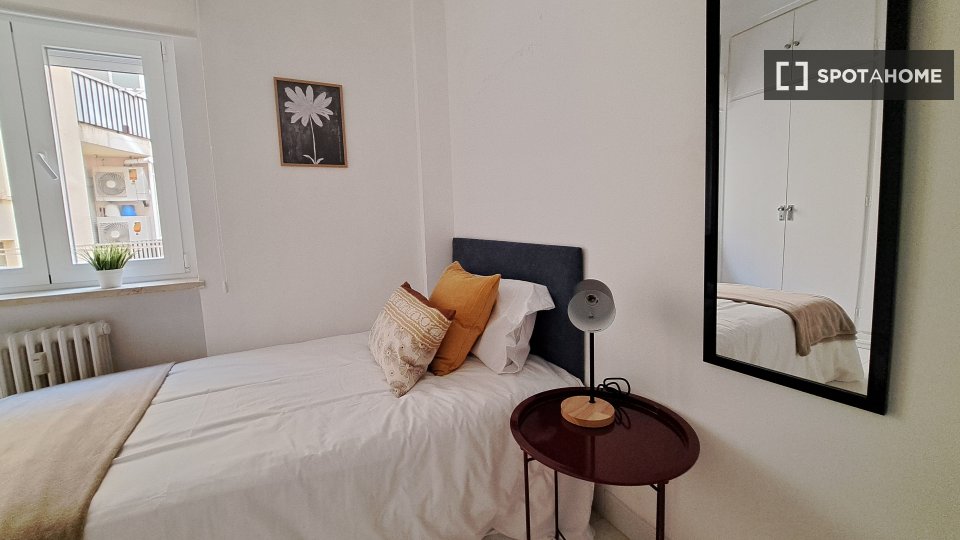 Double room Madrid, 14 beds, 200m² — photo 11