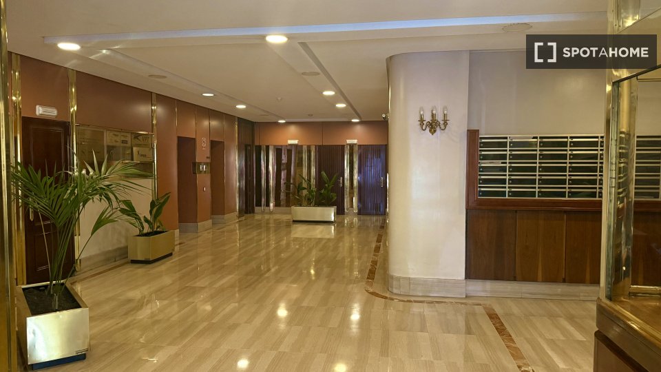 Double room Madrid, 4 beds, 140m² — photo 11
