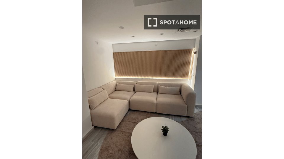 Double room Madrid, 4 beds, 140m² — photo 18
