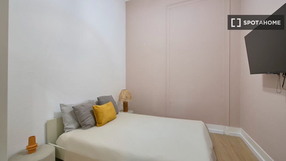 Double room Lisbon, 9 beds — photo 23