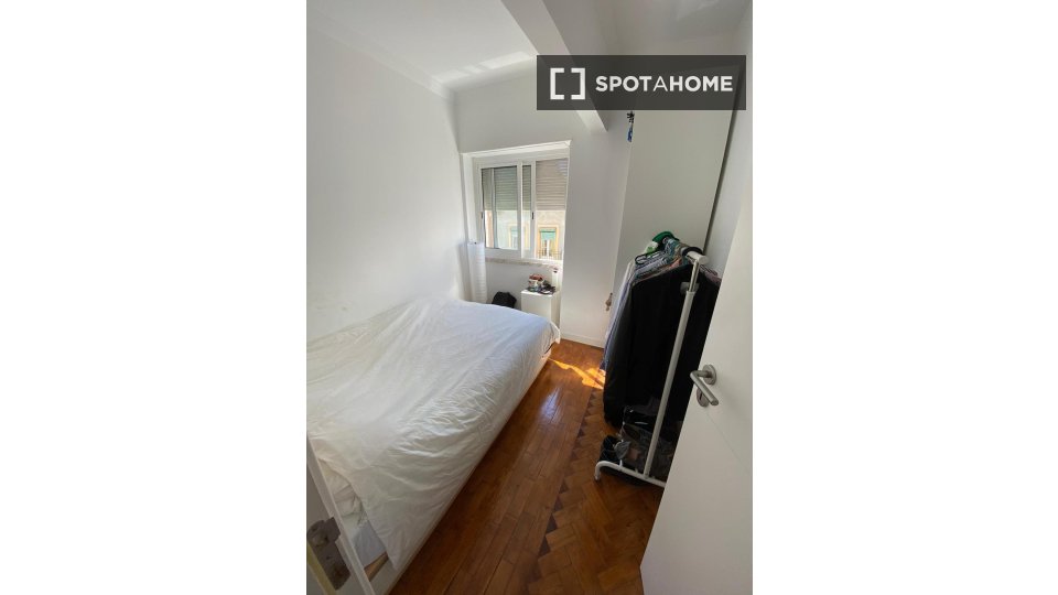 Apartment Lisbon, 2 beds, 60m² — photo 10